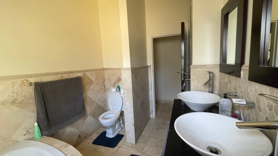 To Let 5 Bedroom Property for Rent in Durbanville Hills Western Cape
